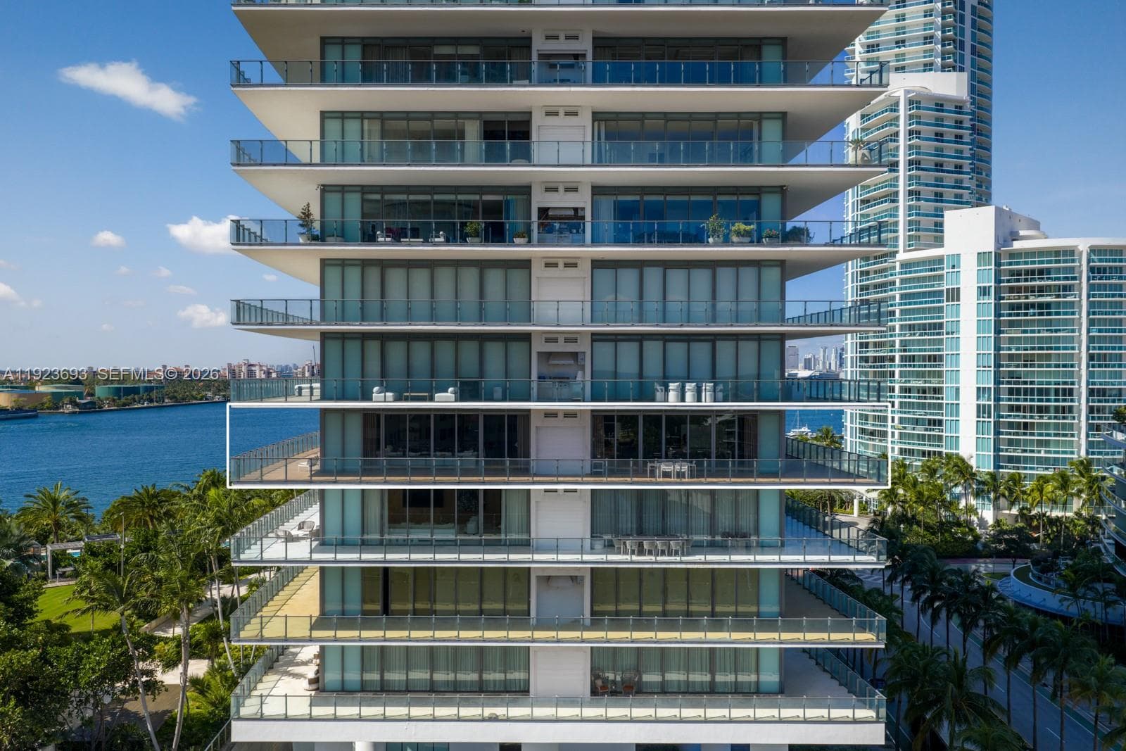 800 Pointe Dr 1