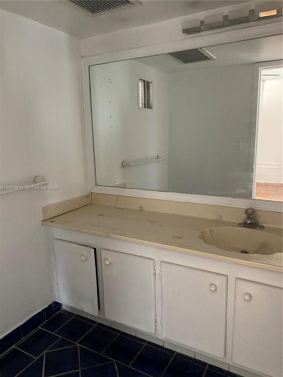 1650 NE 115th St 405 photo 16