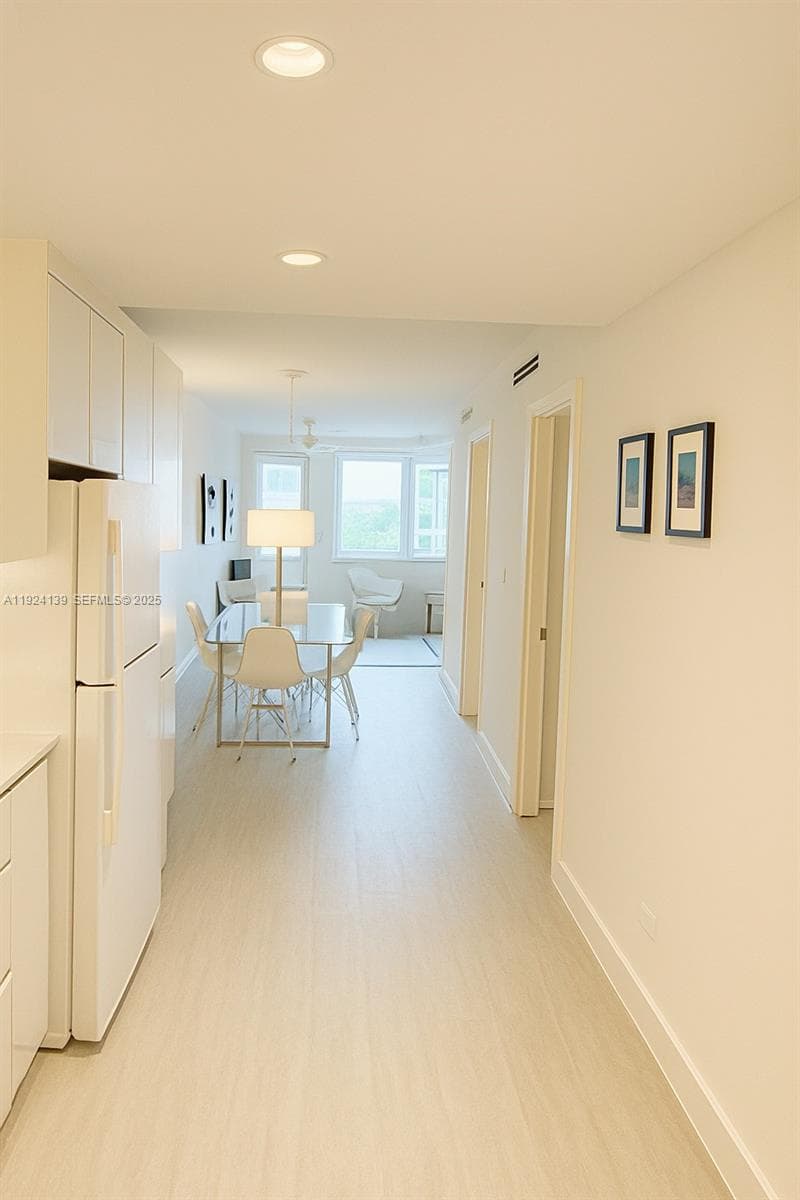 2301 Collins Ave 636 photo 4