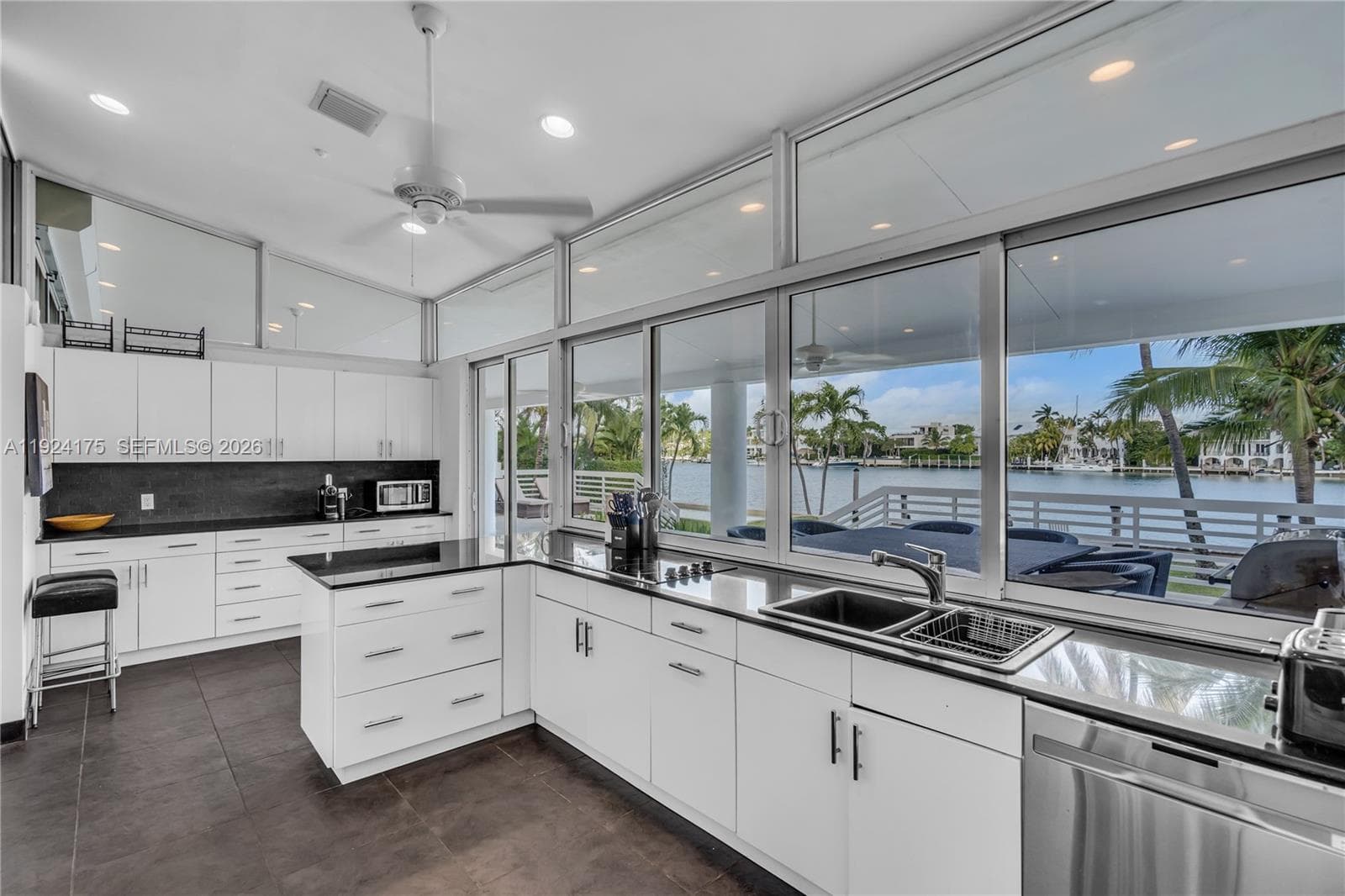 591 Mashta Dr photo 7
