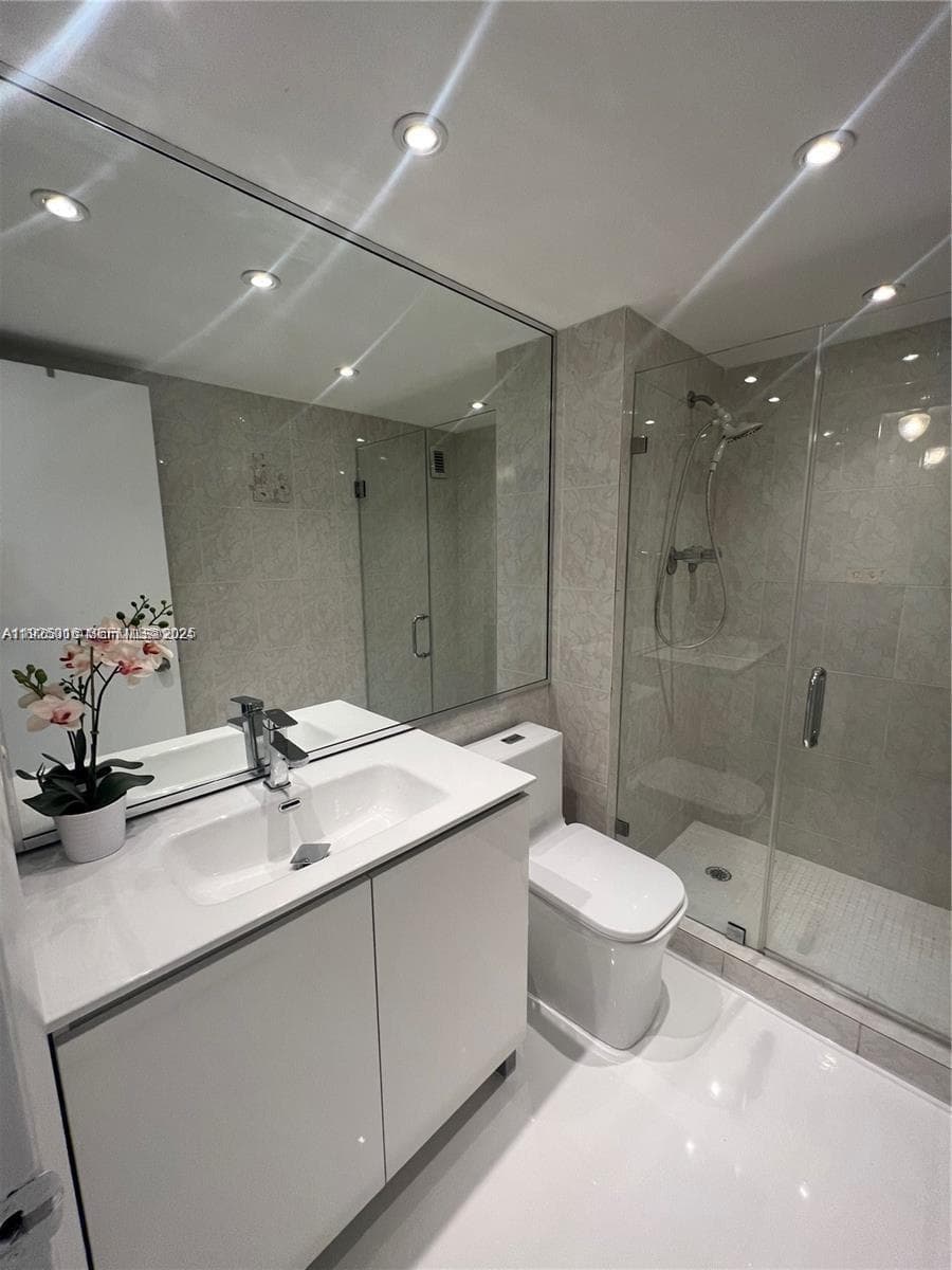 5555 Collins Ave 7T photo 17