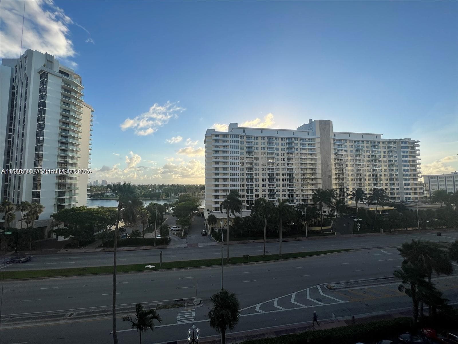 5555 Collins Ave 7T photo 4