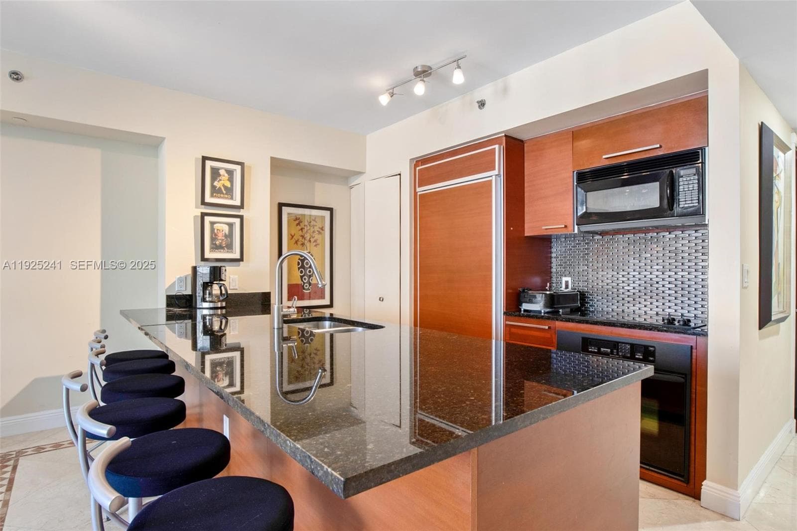 1830 Ocean Dr 2212 photo 6