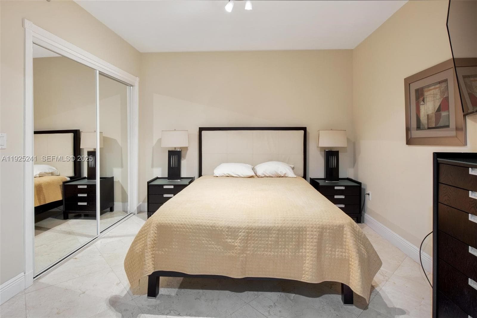 1830 Ocean Dr 2212 photo 9