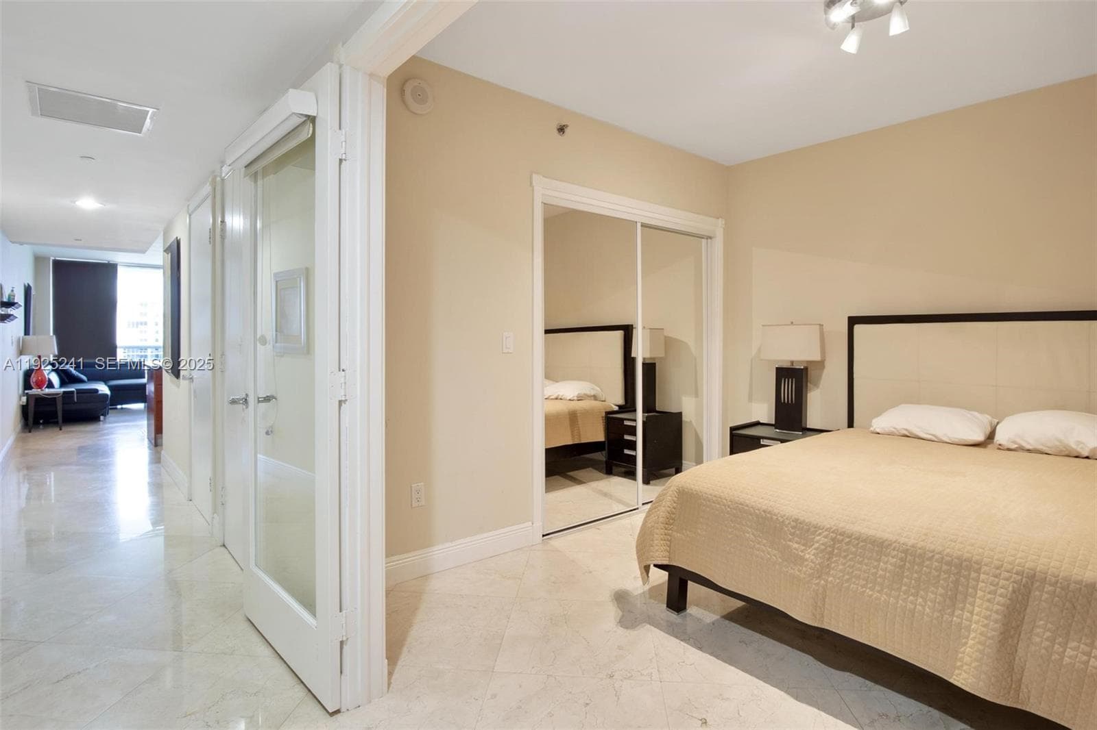 1830 Ocean Dr 2212 photo 10