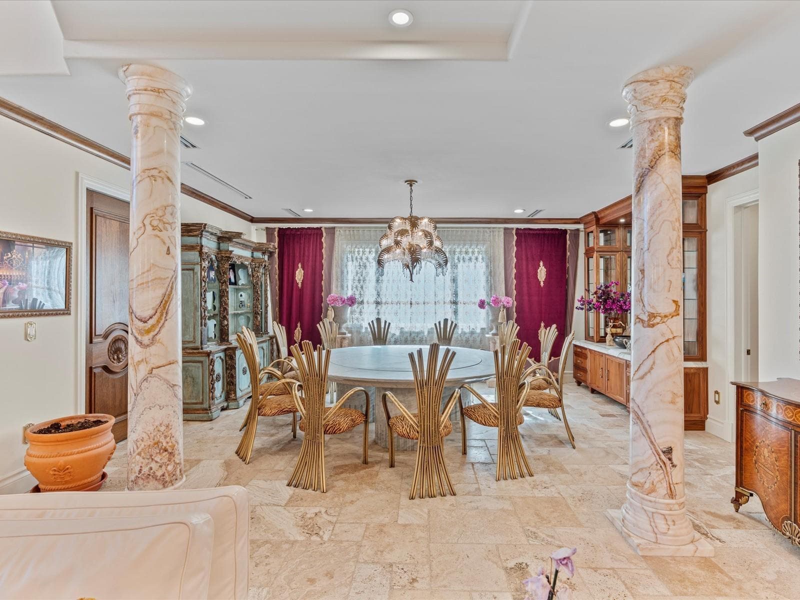 555 Ocean Boulevard photo 7