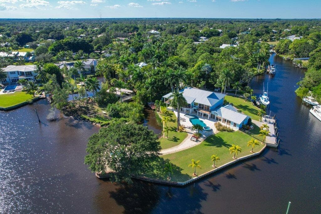659 SW Bittern Street 4