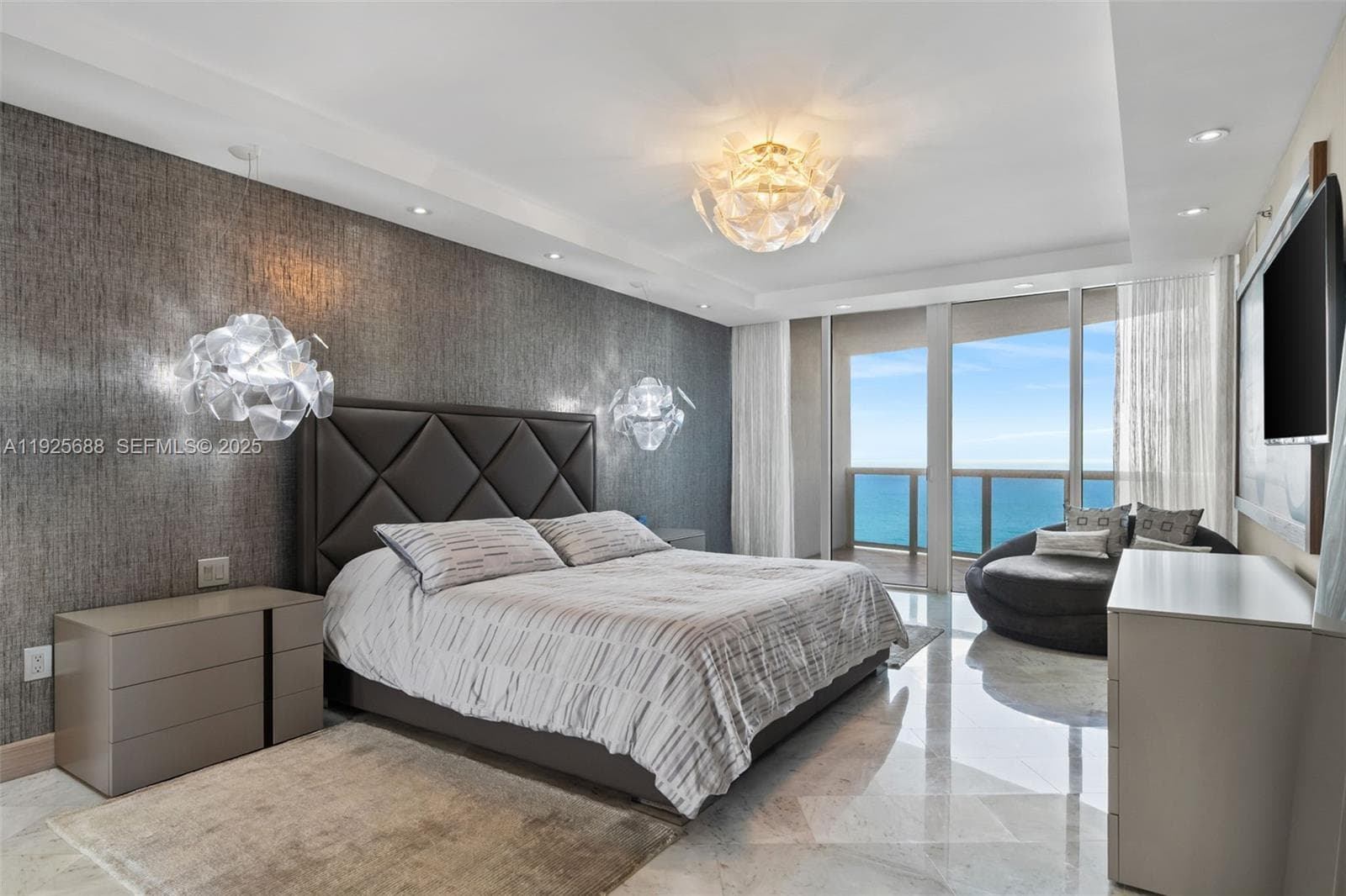 17201 Collins Ave 2