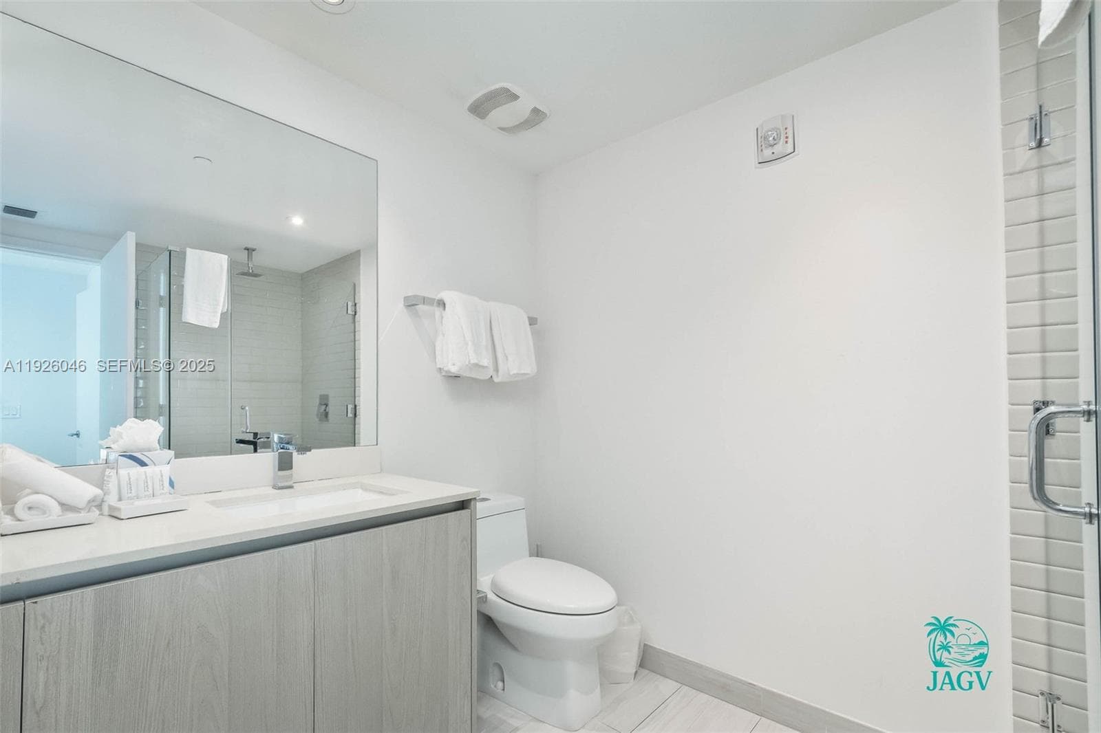 4010 Ocean Dr R3005 photo 22