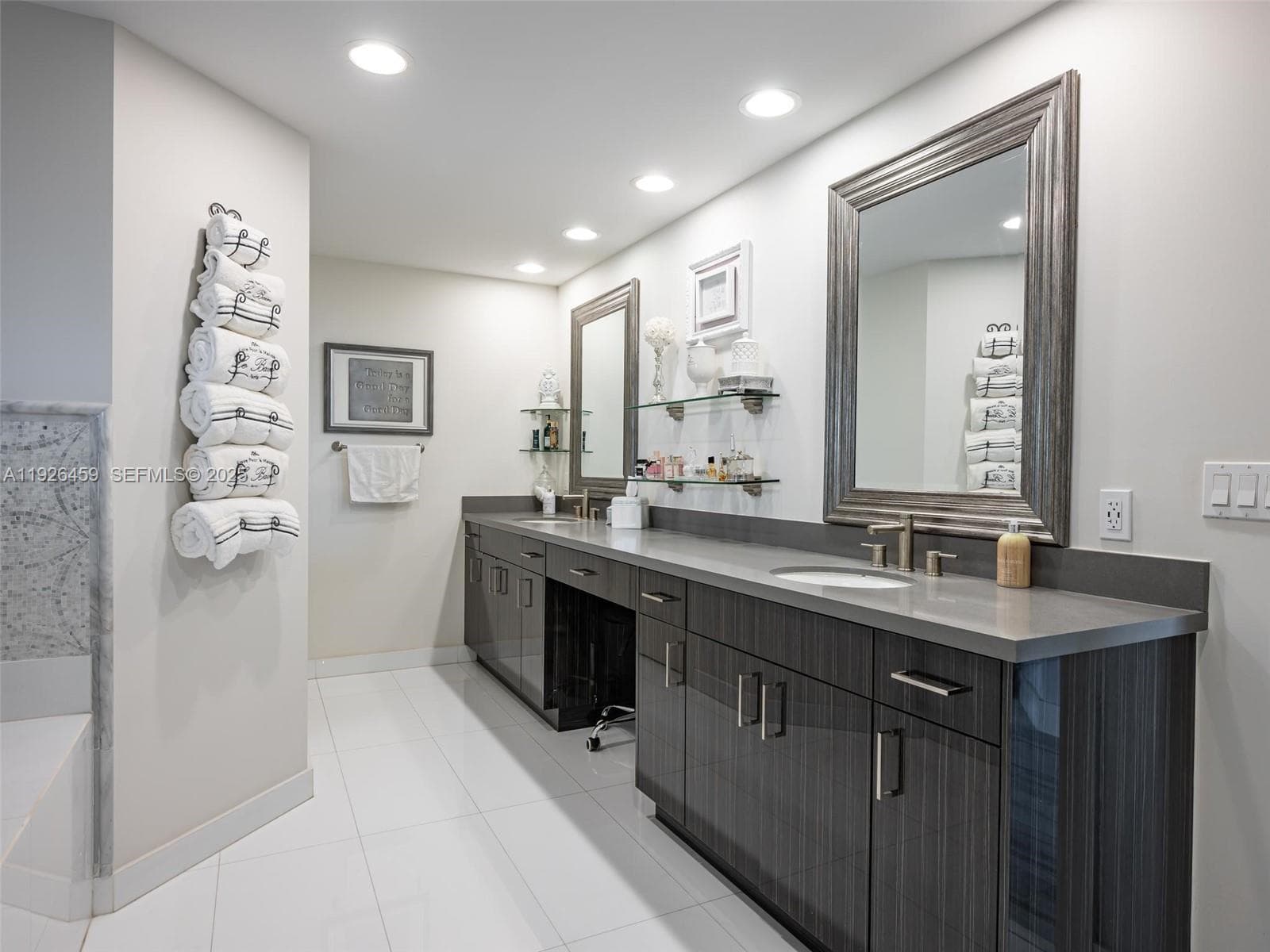 3415 Ocean Drive 605 photo 16