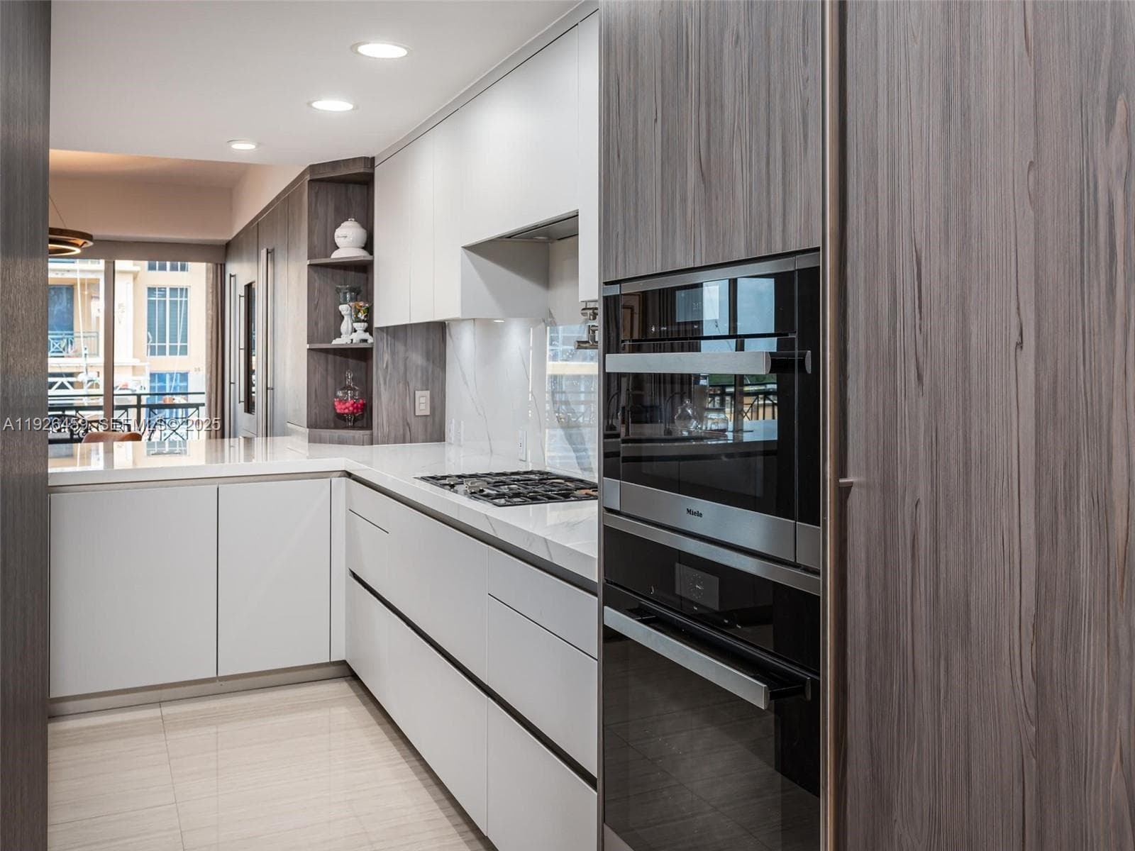 3415 Ocean Drive 605 photo 12