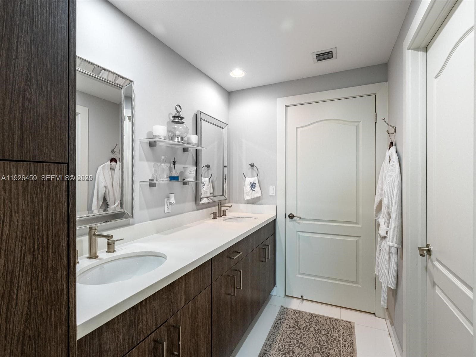 3415 Ocean Drive 605 photo 22