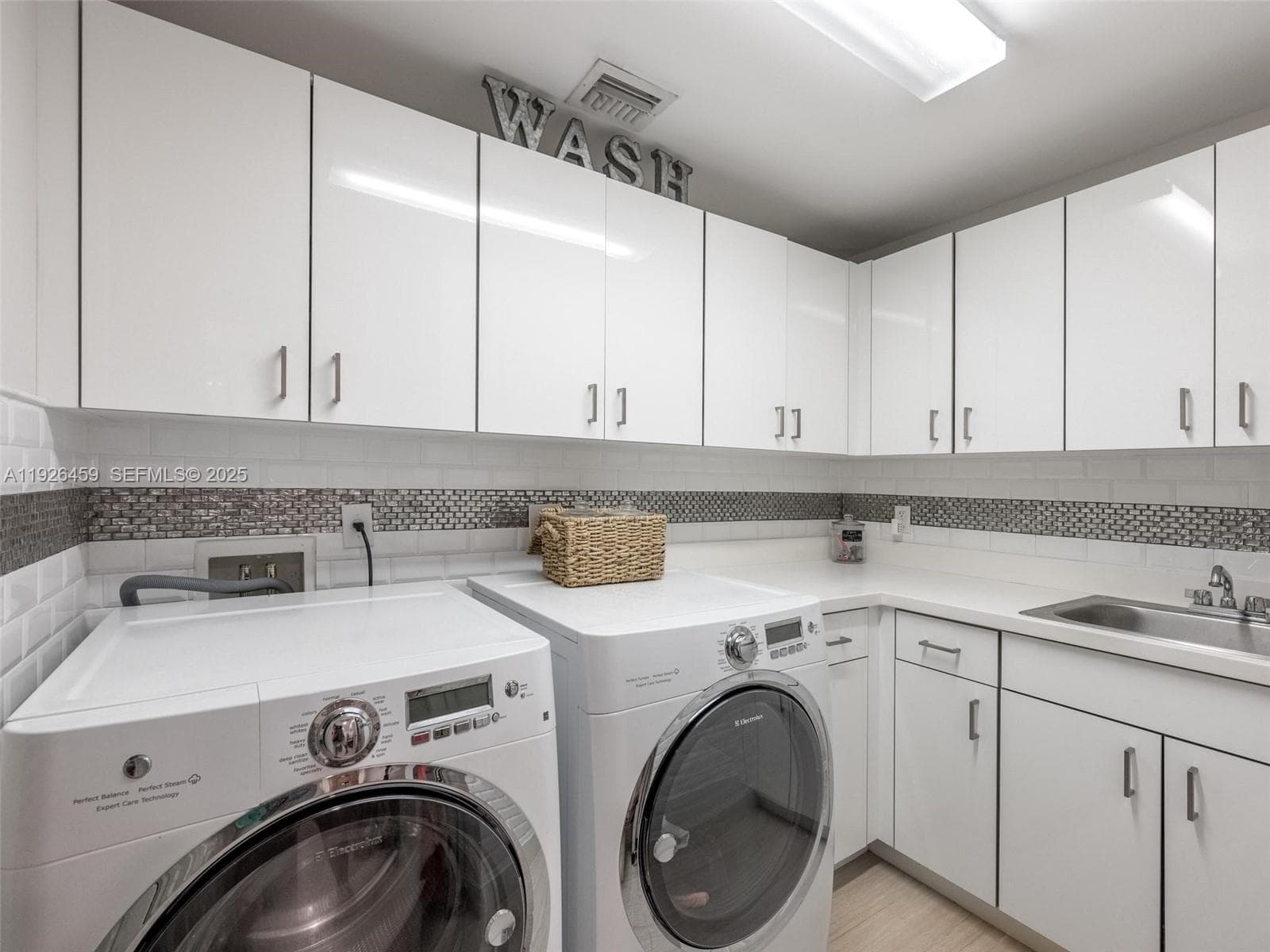 3415 Ocean Drive 605 photo 24