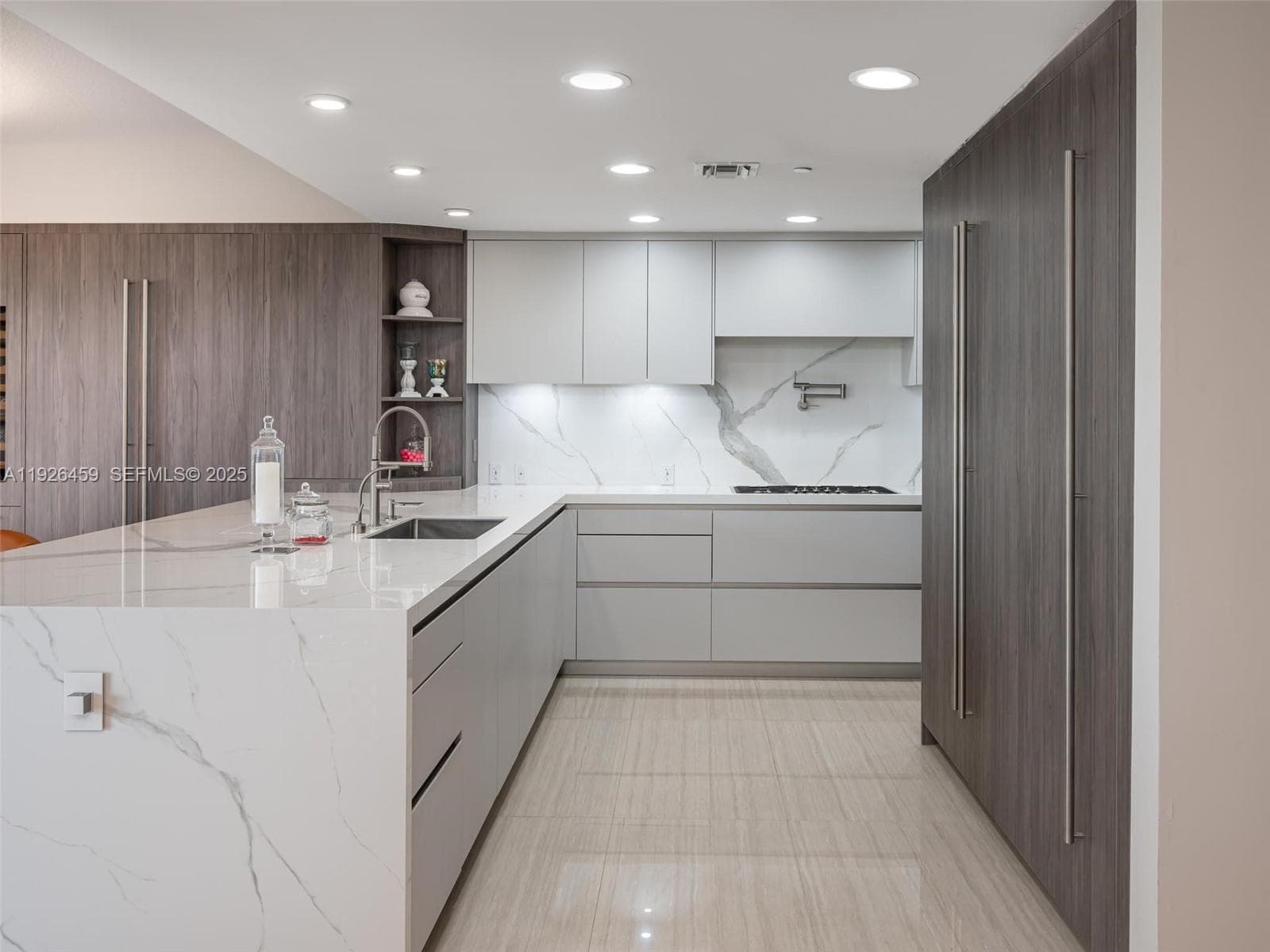 3415 Ocean Drive 605 photo 10