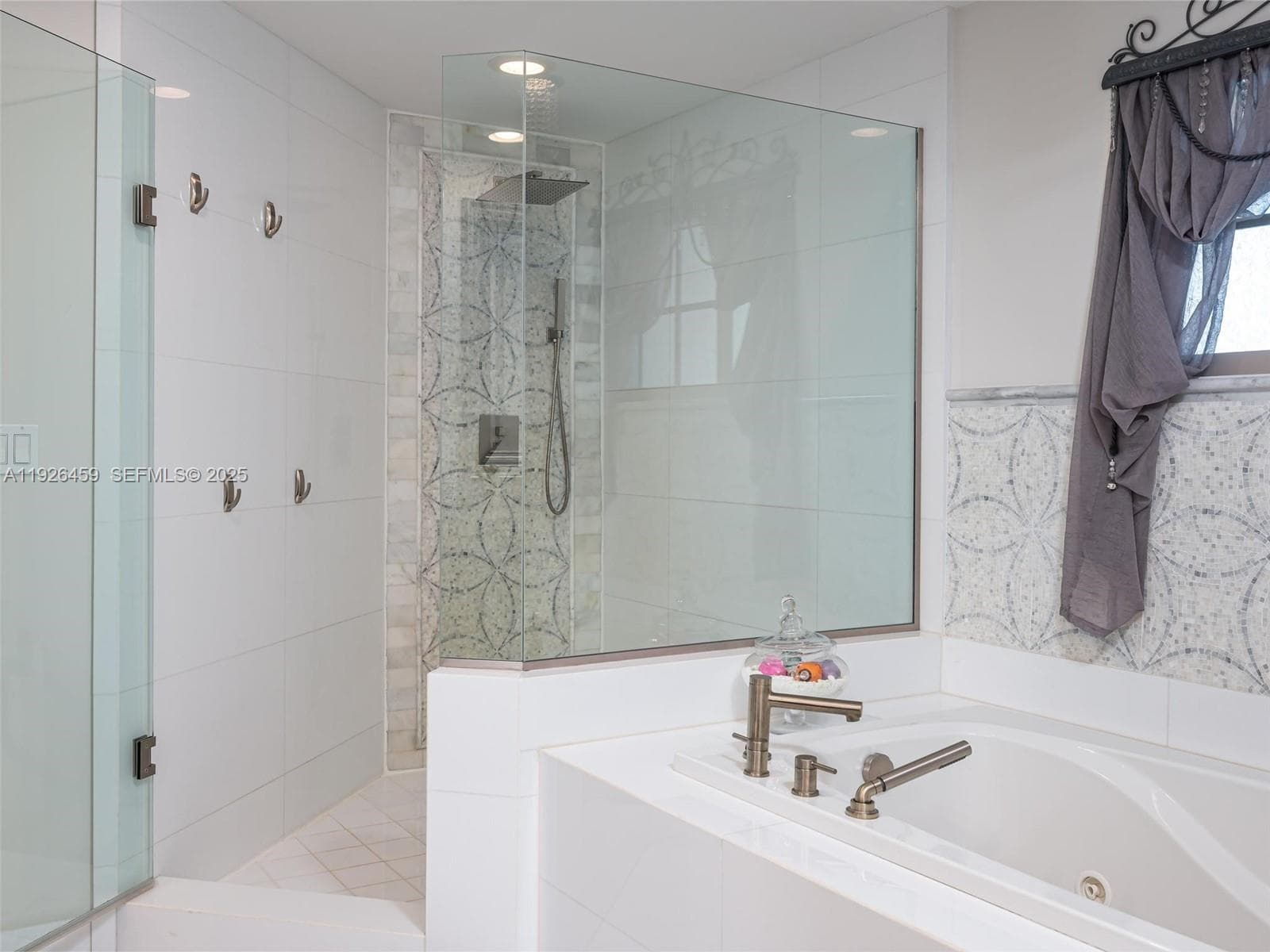 3415 Ocean Drive 605 photo 18