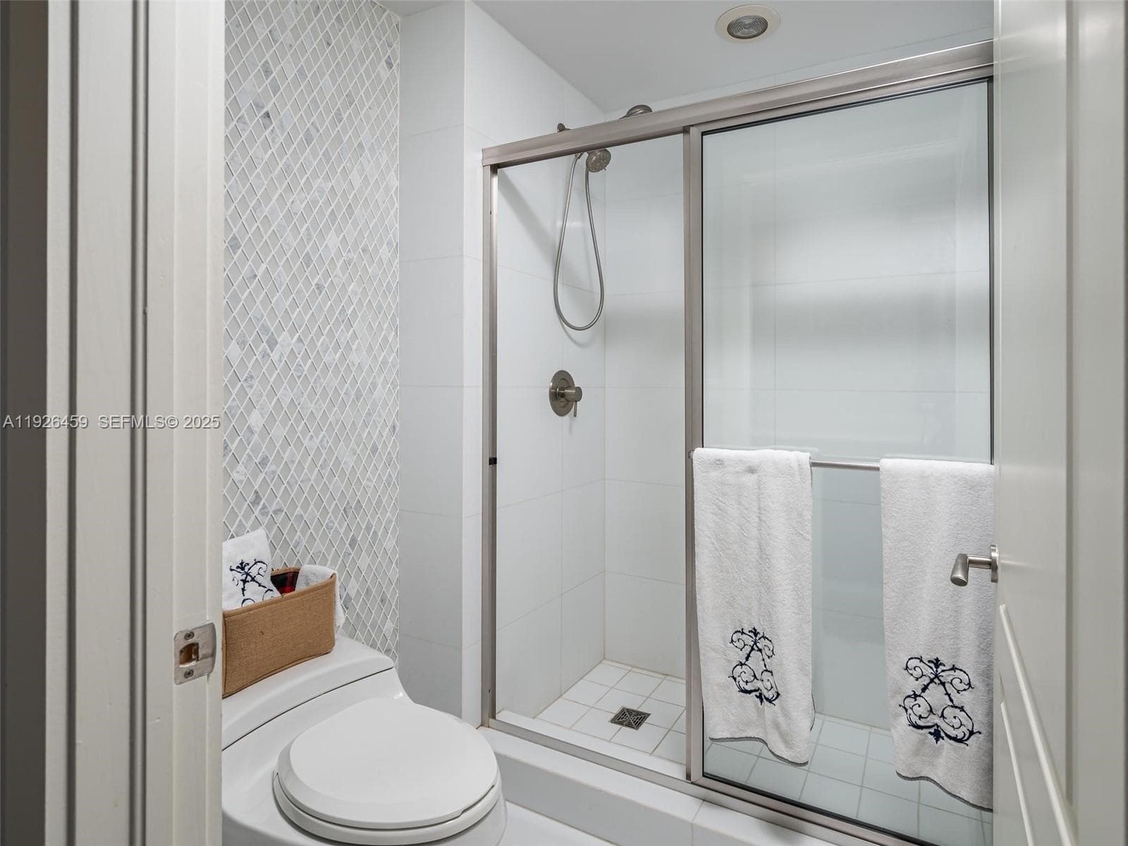 3415 Ocean Drive 605 photo 21