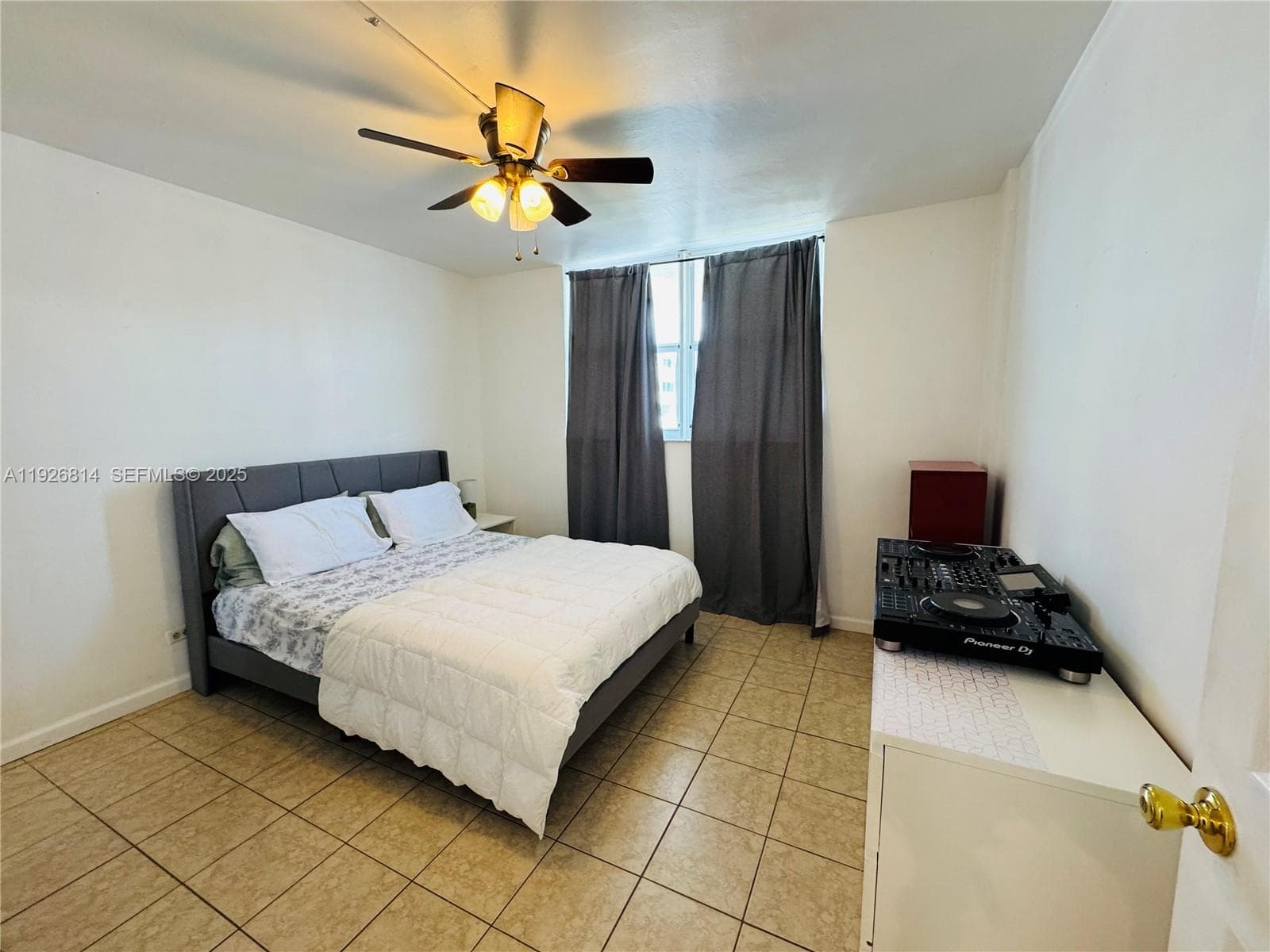 3660 NE 166th St 812 photo 23