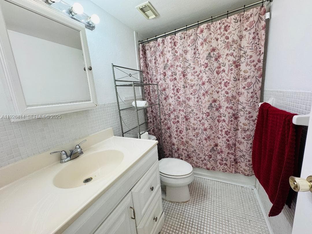3660 NE 166th St 812 photo 22