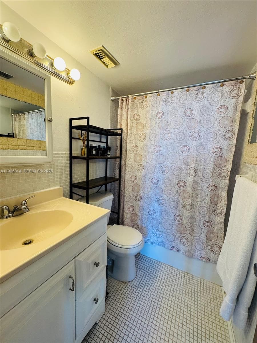 3660 NE 166th St 812 photo 20