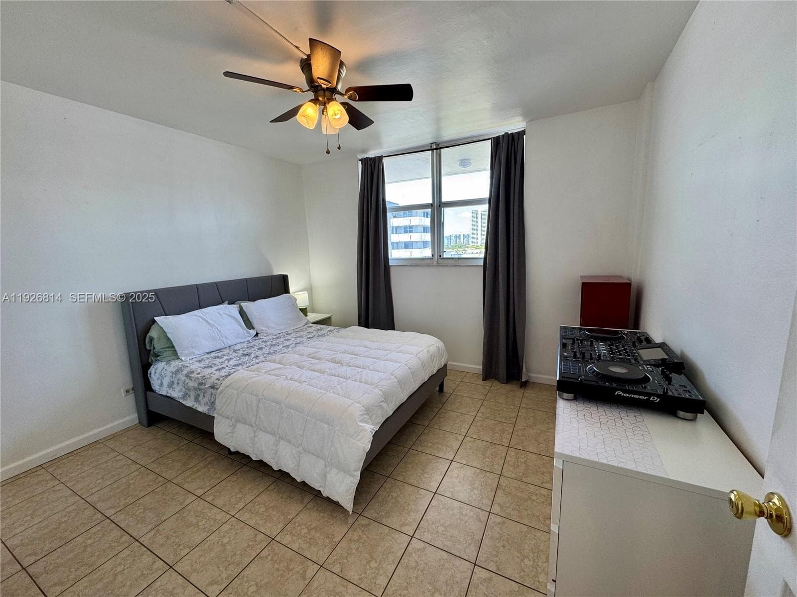 3660 NE 166th St 812 photo 25