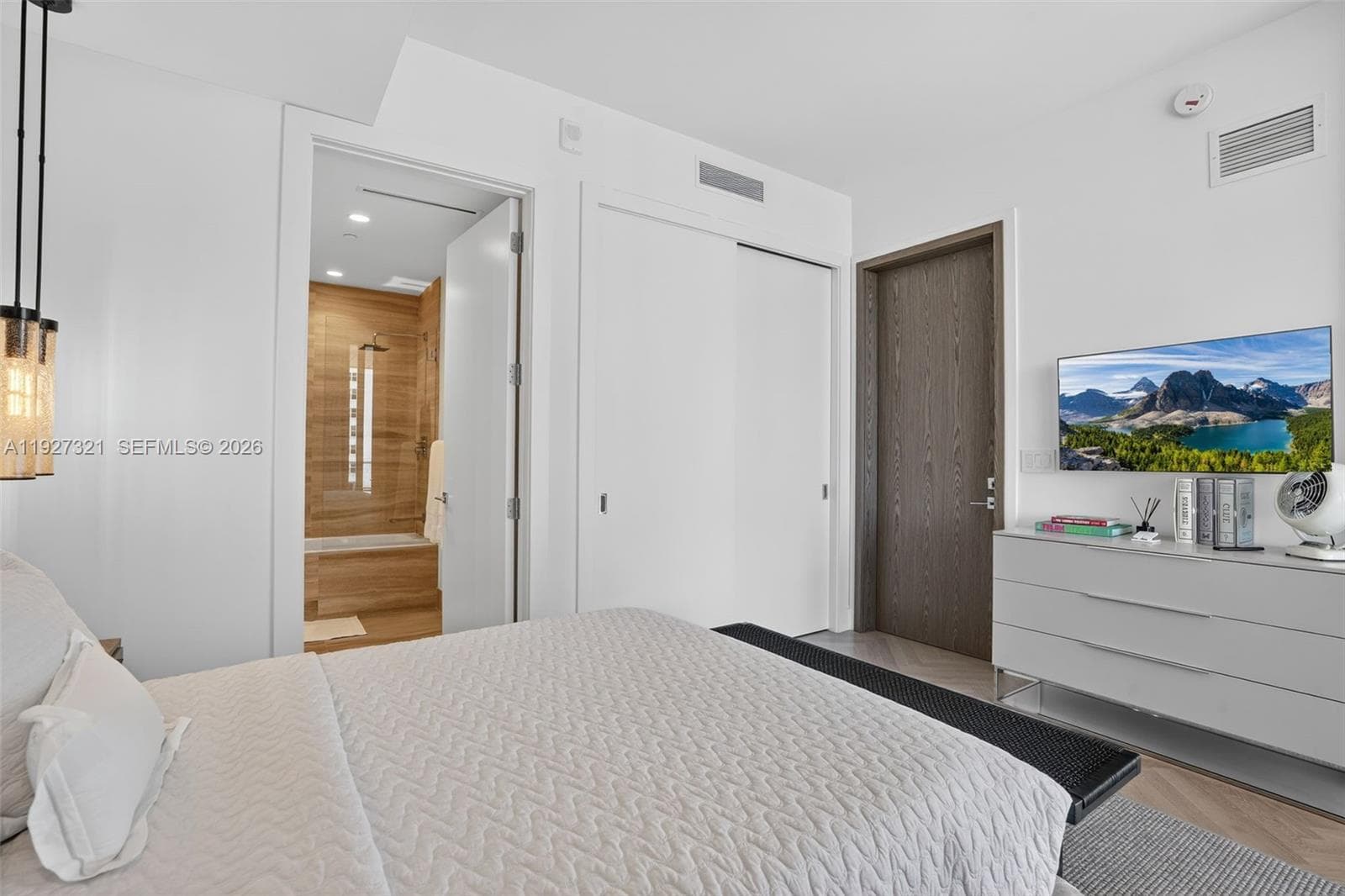 5775 Collins Ave 605 photo 16