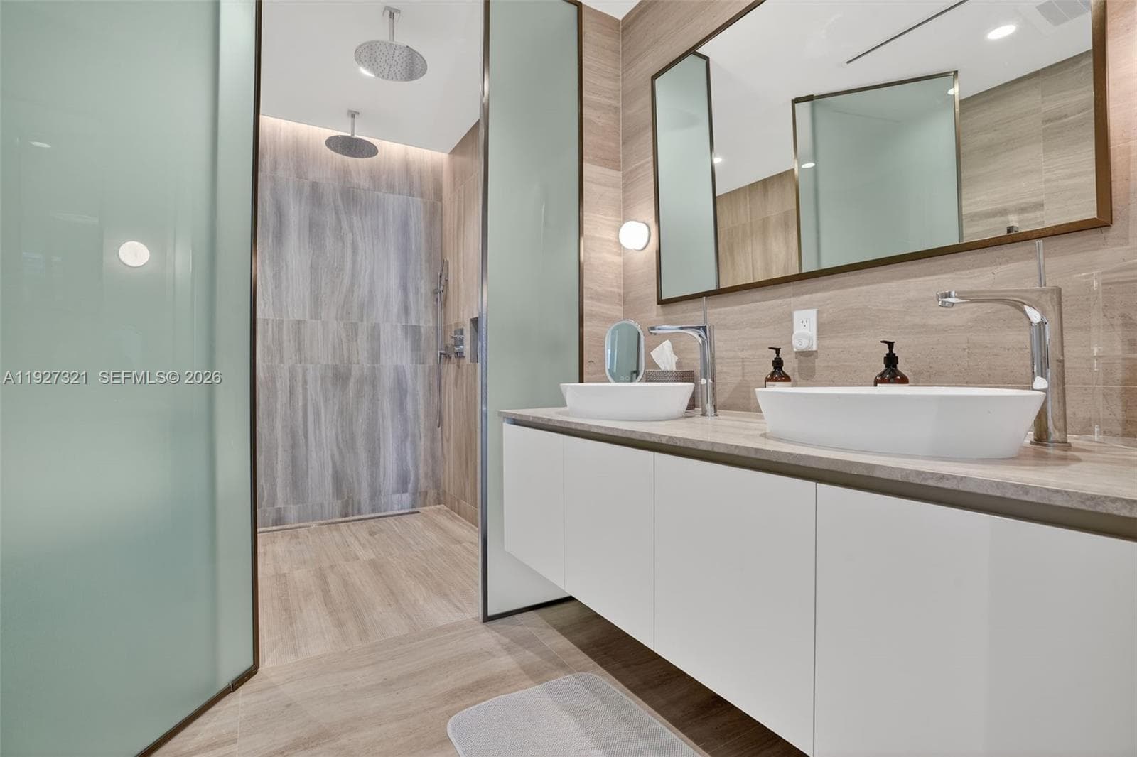 5775 Collins Ave 605 photo 20