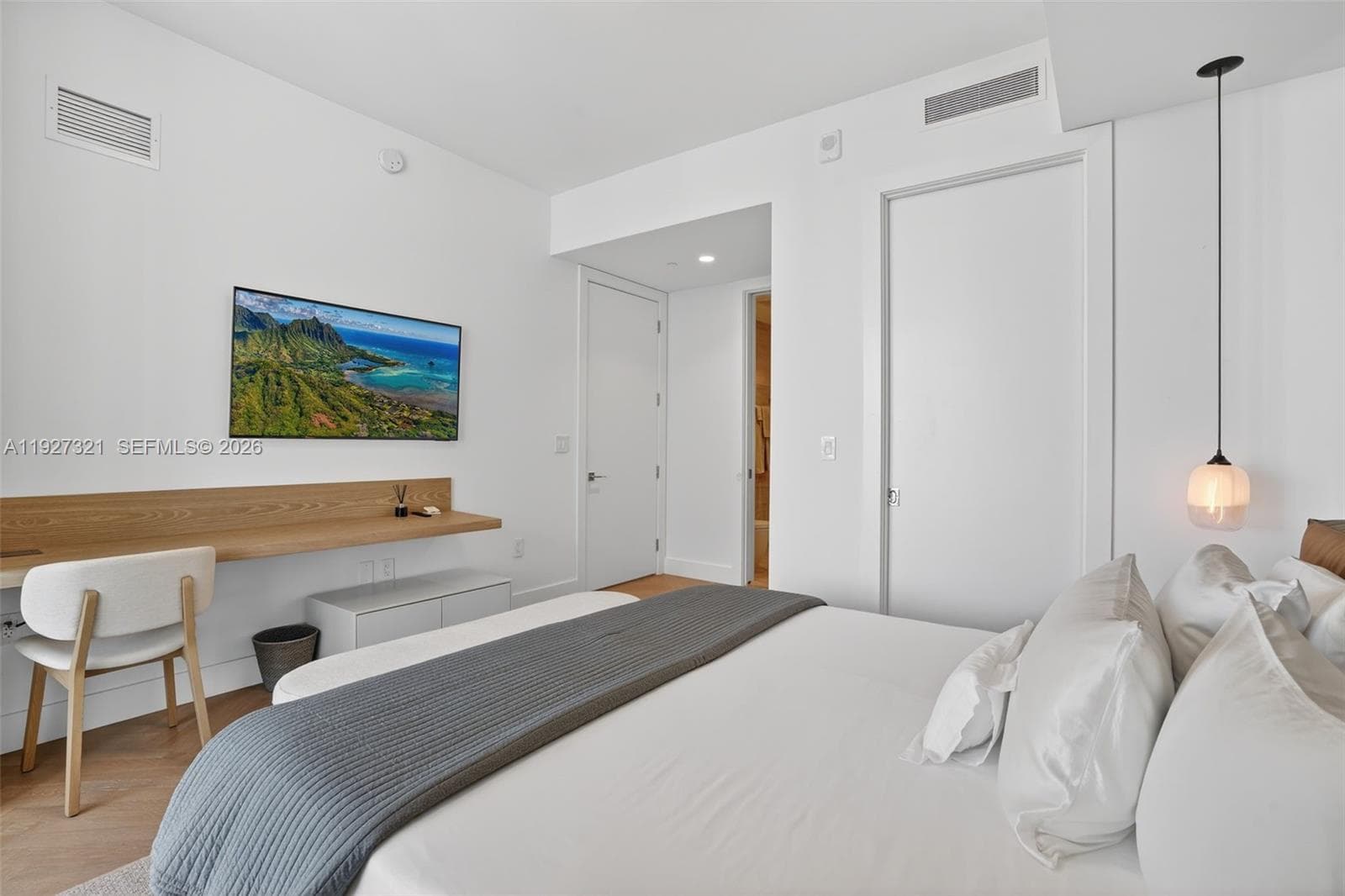 5775 Collins Ave 605 photo 19