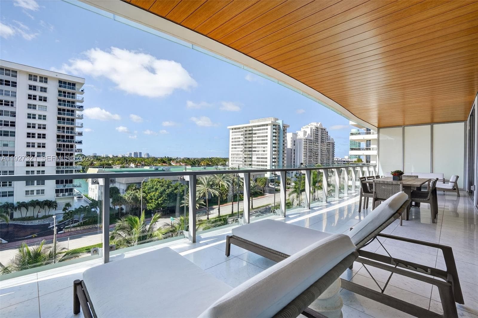 5775 Collins Ave 4
