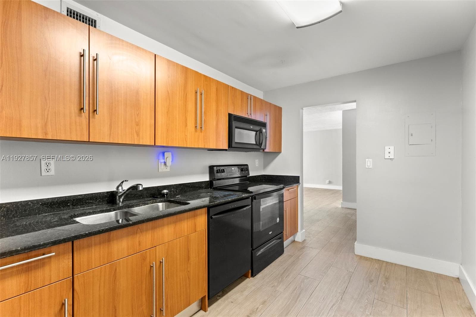 3001 Ocean Dr 5