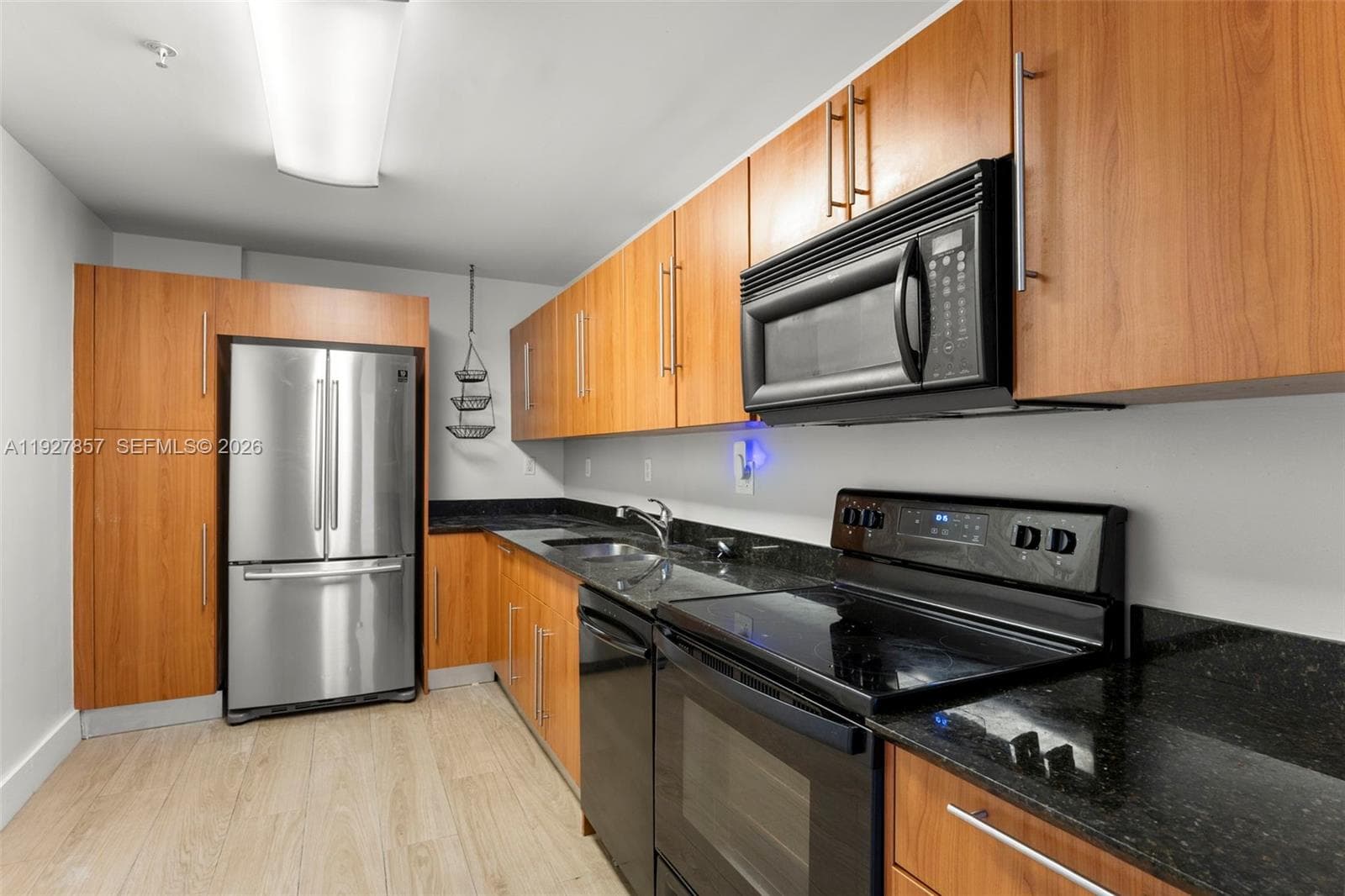 3001 Ocean Dr 4