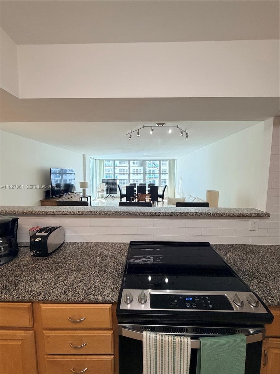 5151 Collins Ave 730 + DEN photo 7