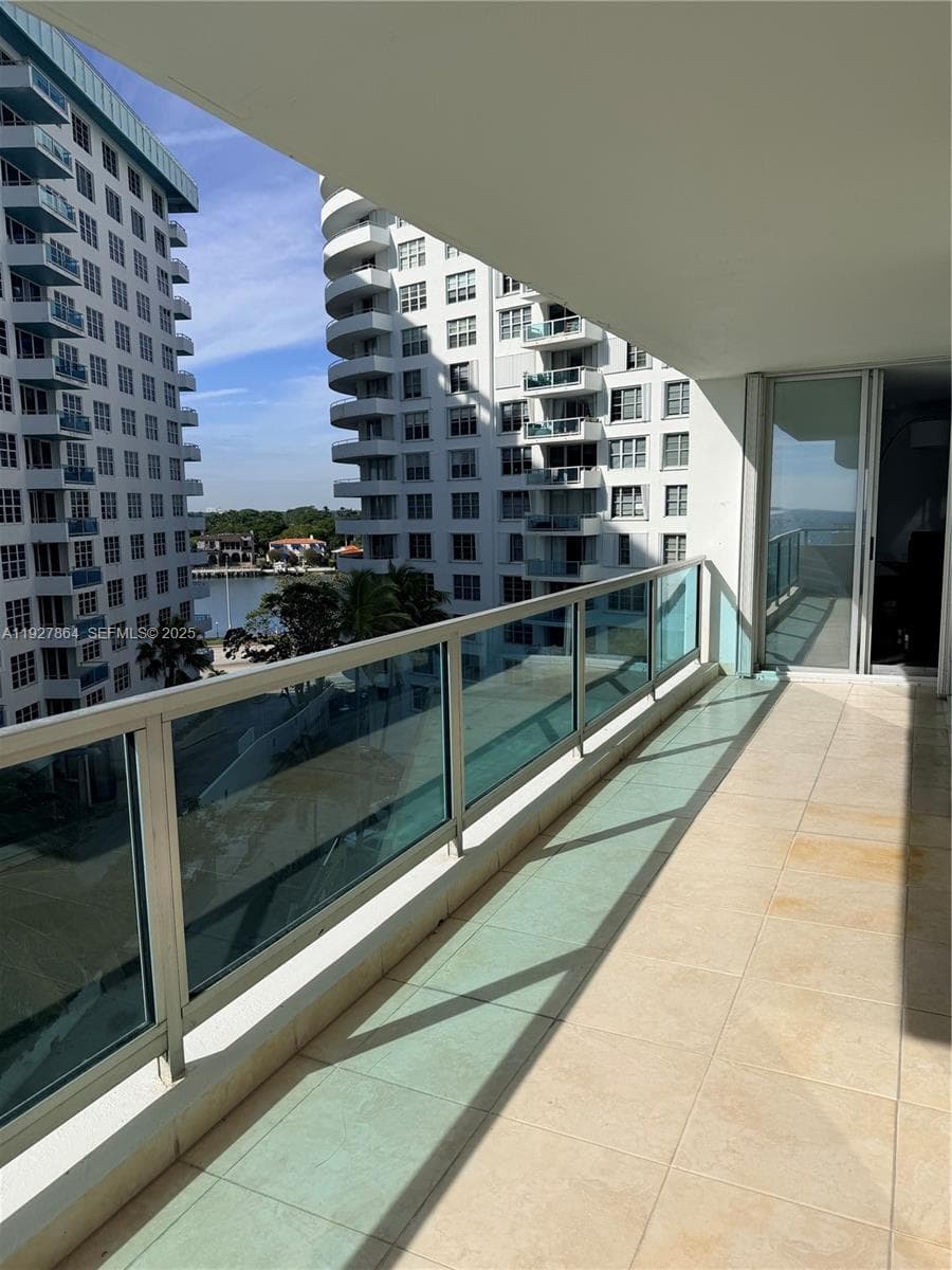 5151 Collins Ave 730 + DEN photo 18