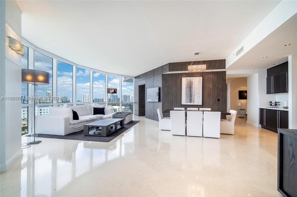 18101 Collins Ave 3