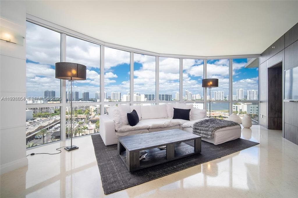 18101 Collins Ave 5