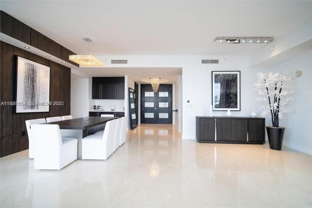 18101 Collins Ave 4