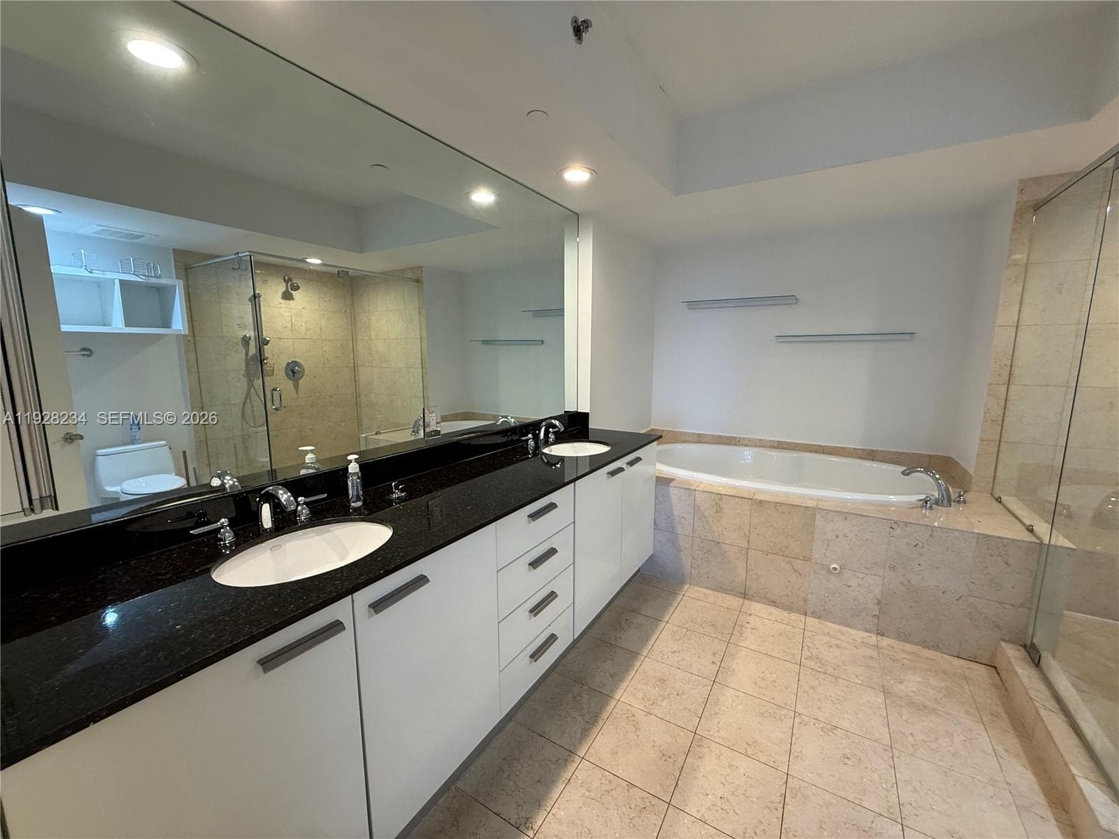 1830 Ocean Dr 3006 photo 17
