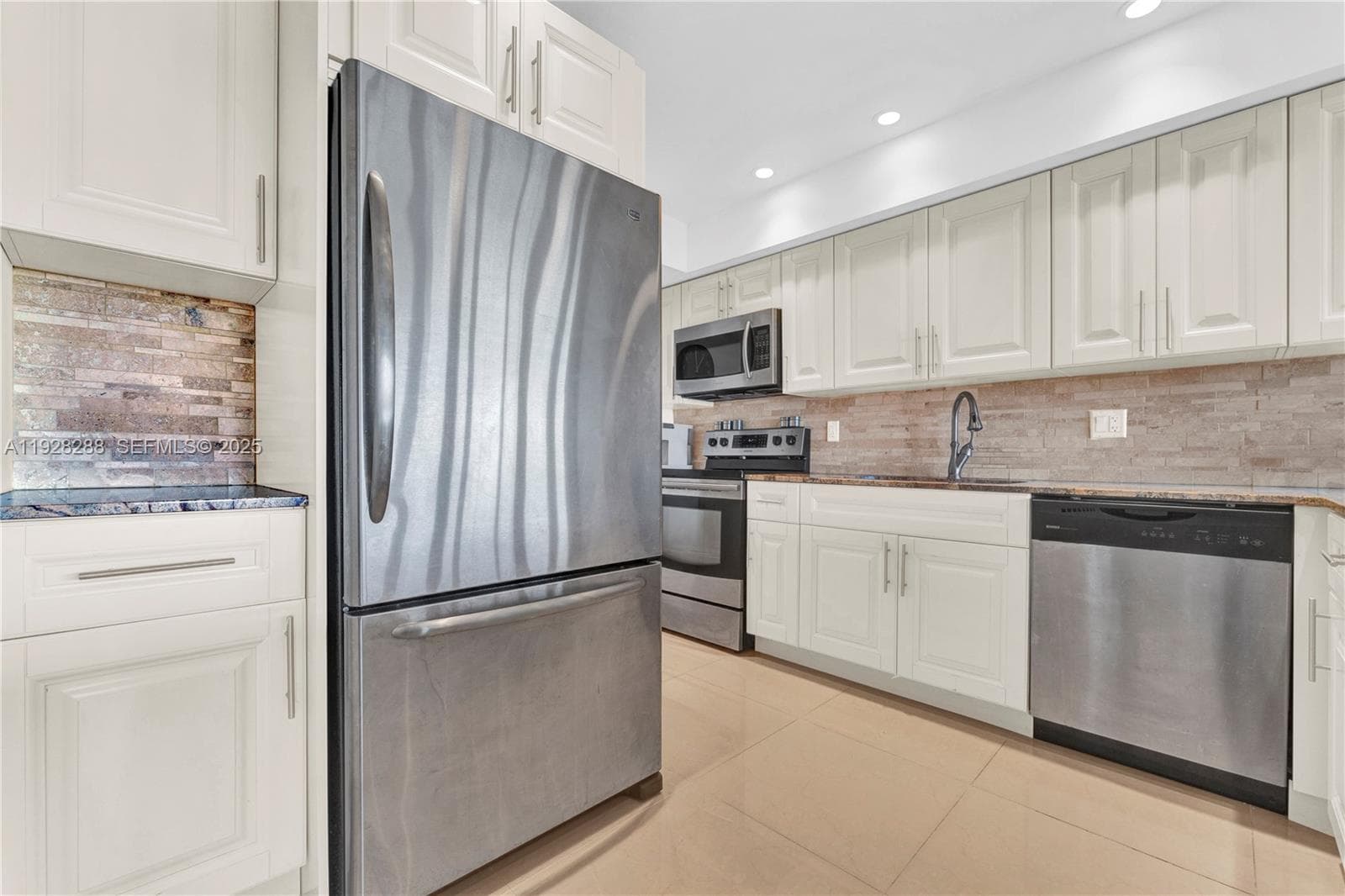 200 Diplomat Pkwy 729 photo 3