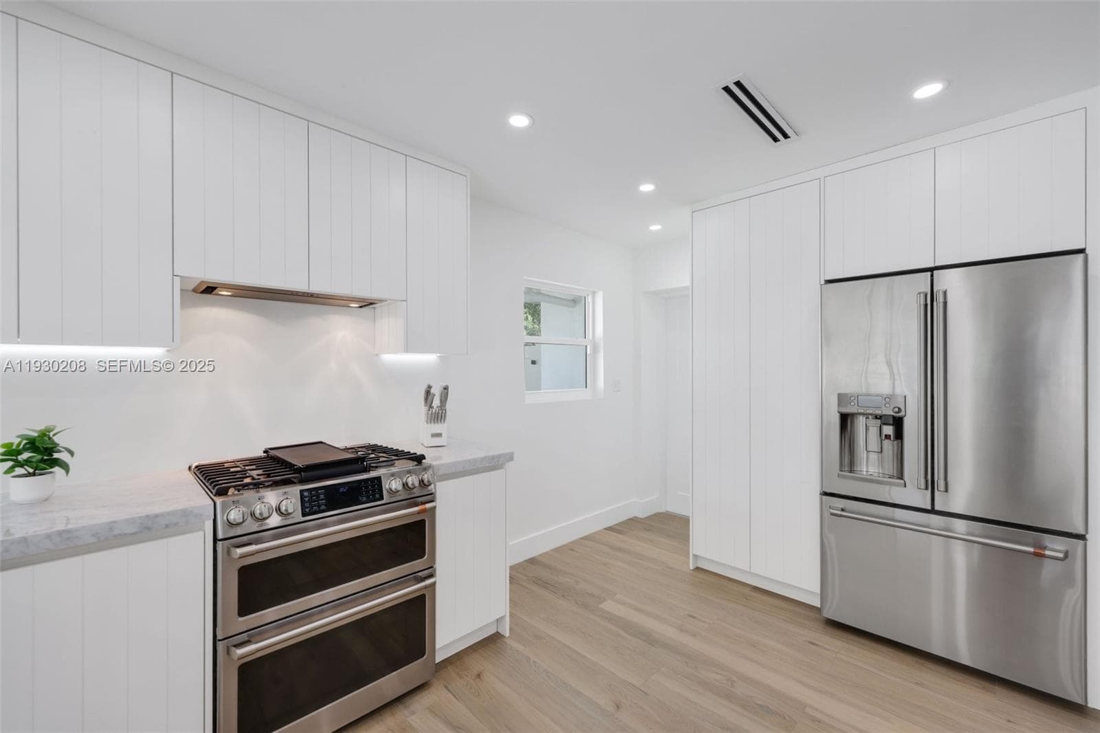 2448 9th St photo 15