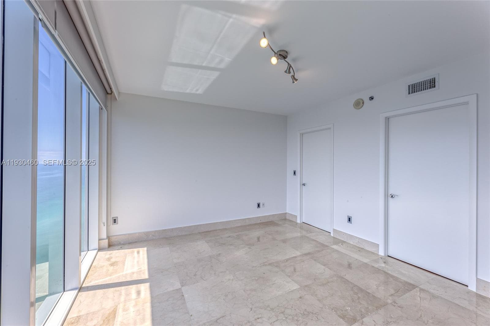 1830 OCEAN DR 4601 photo 21