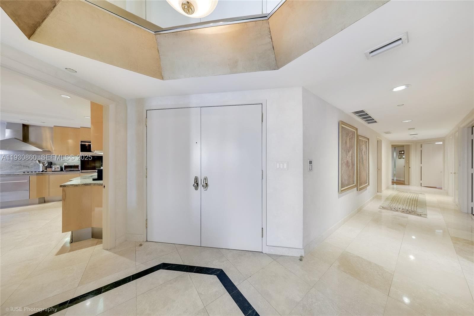 2600 Island Blvd 703 photo 5