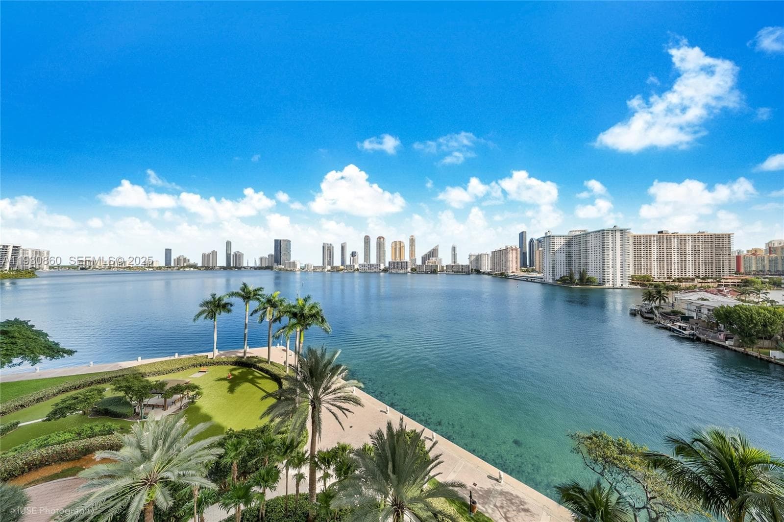 2600 Island Blvd 703 photo 4