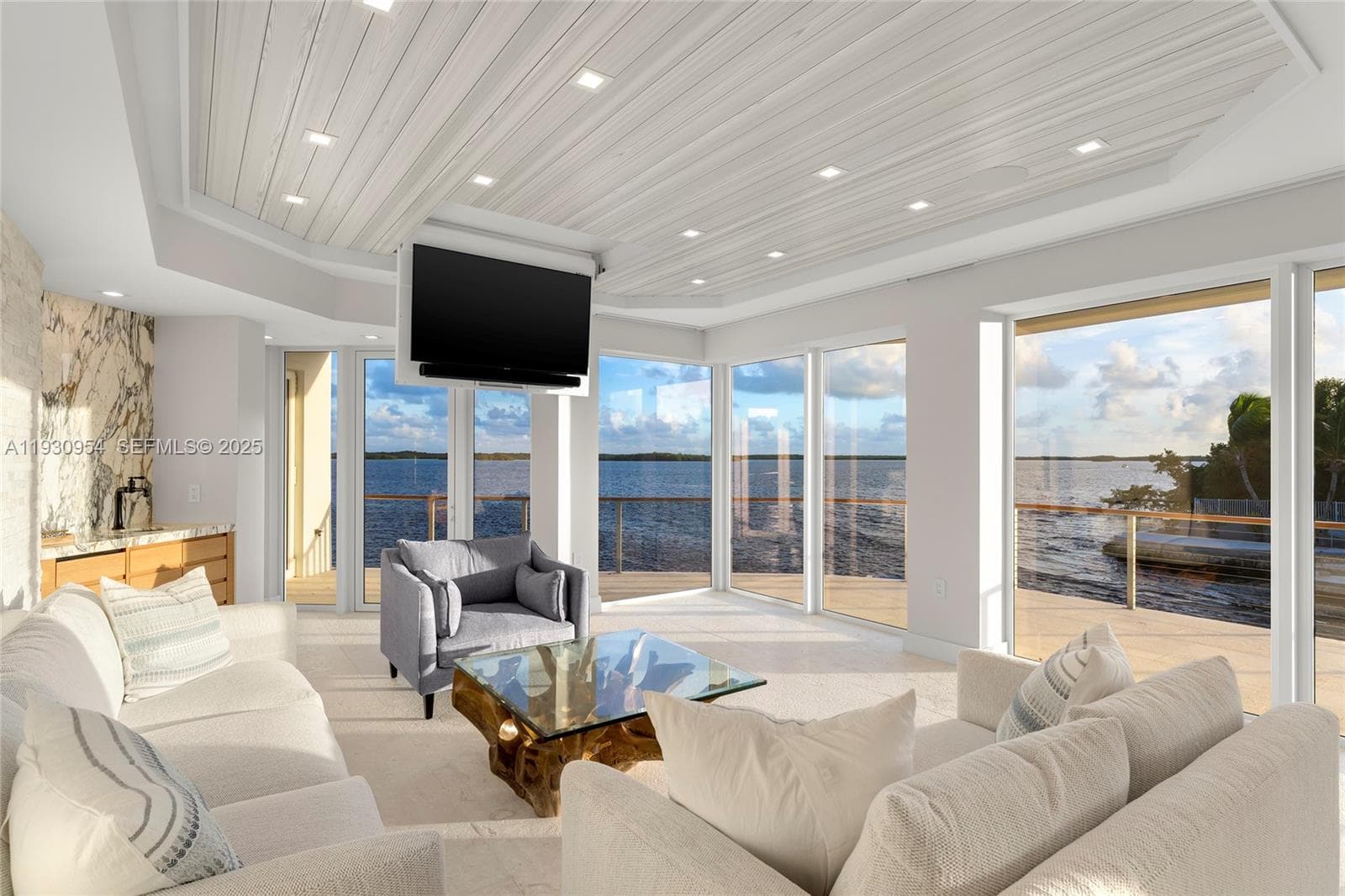 180 Pompano Dr photo 15