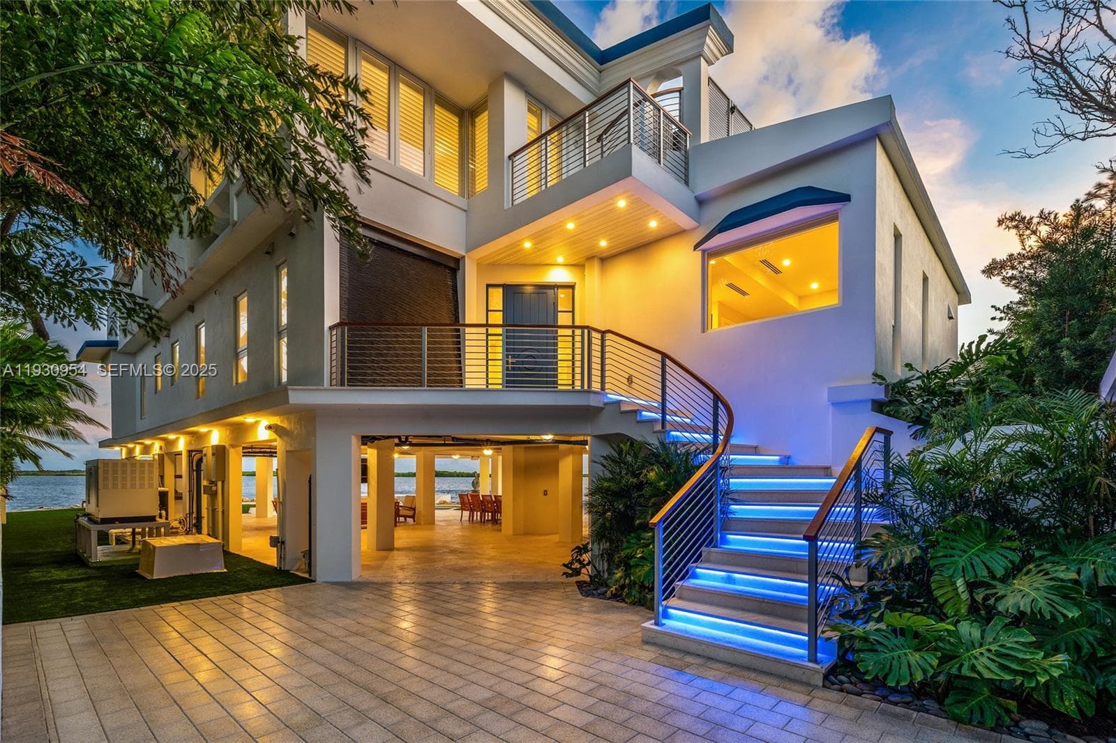 180 Pompano Dr 4
