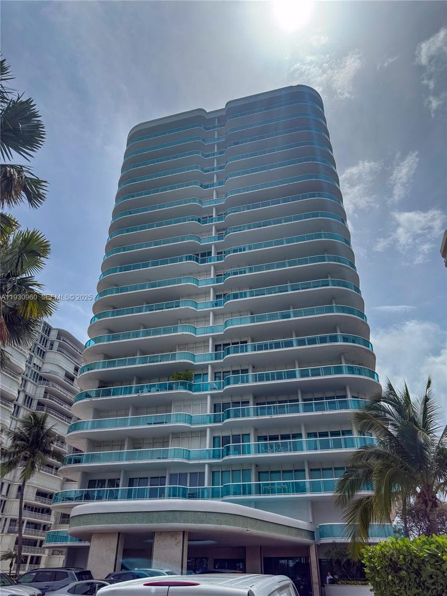 10101 Collins Ave 4