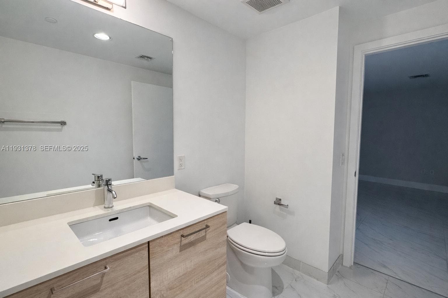16385 Biscayne Blvd 1102 photo 18