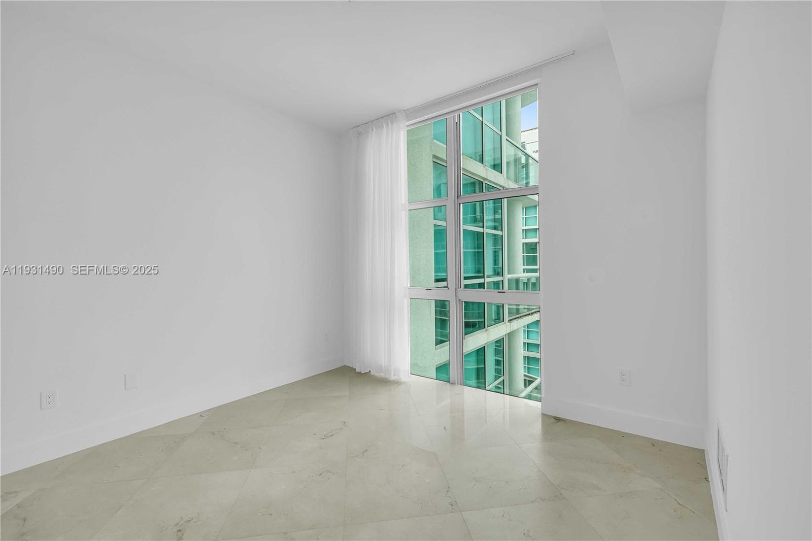 3131 NE 188th St 2-1005 photo 24