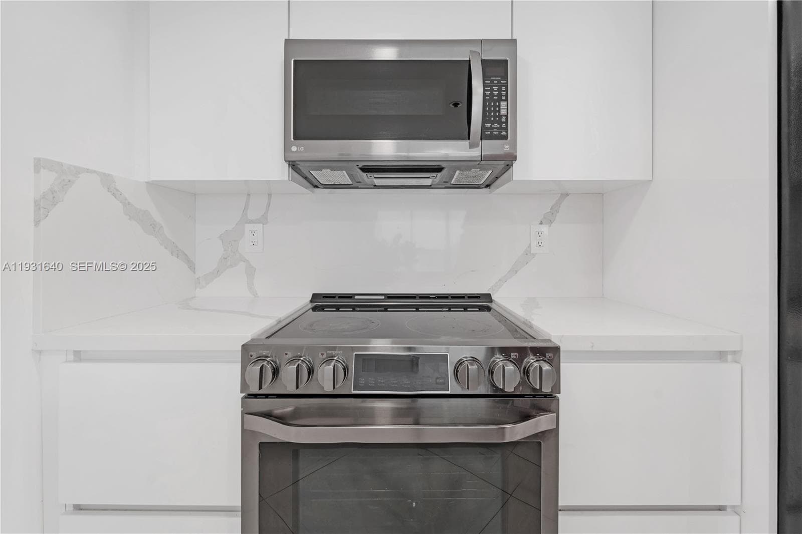 7601 E Treasure Dr 819 photo 5