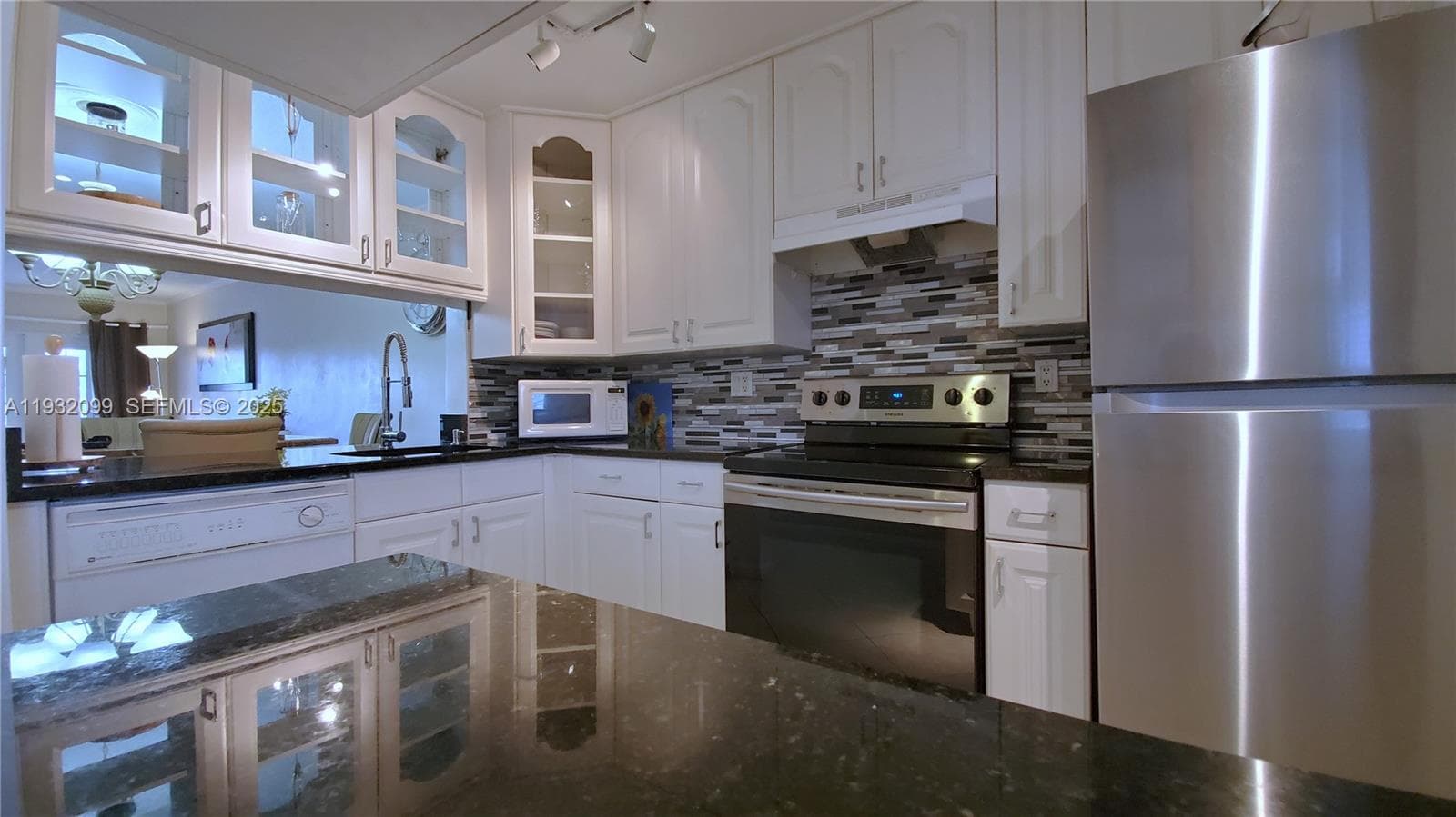 470 Paradise Isle Blvd 309 photo 3