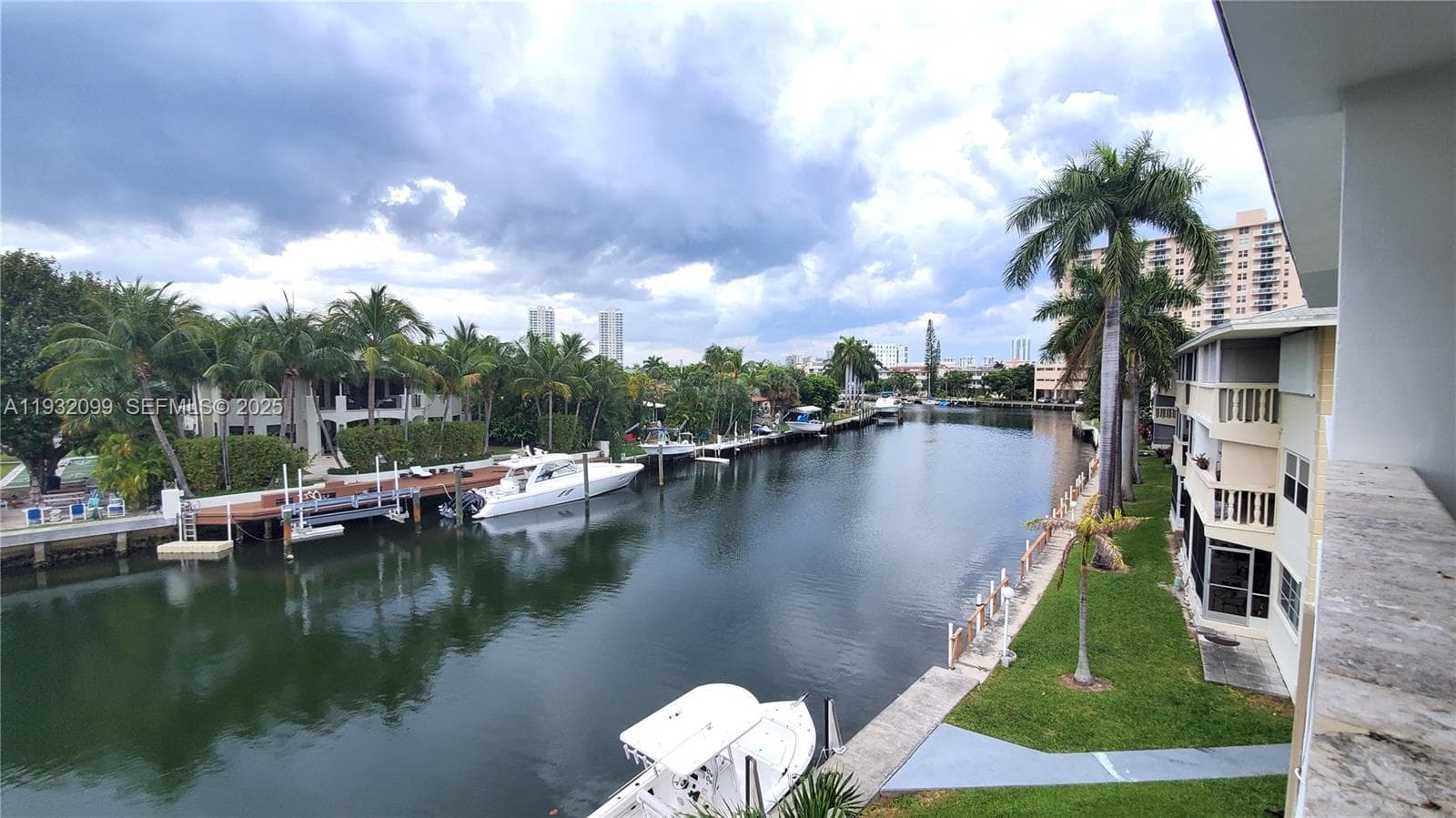 470 Paradise Isle Blvd 309 photo 14