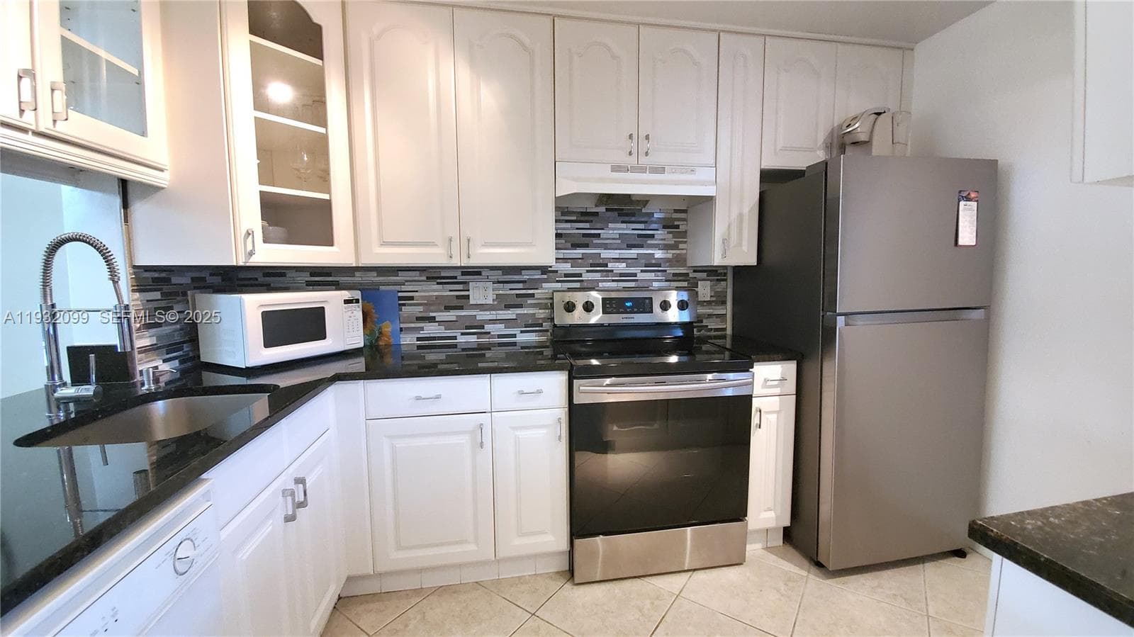 470 Paradise Isle Blvd 309 photo 4